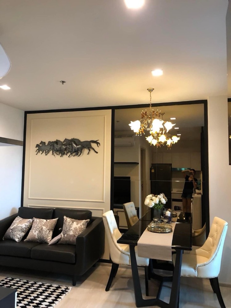 For RentCondoWitthayu, Chidlom, Langsuan, Ploenchit : Life One Wireless : 35 sq m. 35th floor, BTS Ploenchit, beautiful room, fully furnished soft creamy white furniture, complete electrical appliances