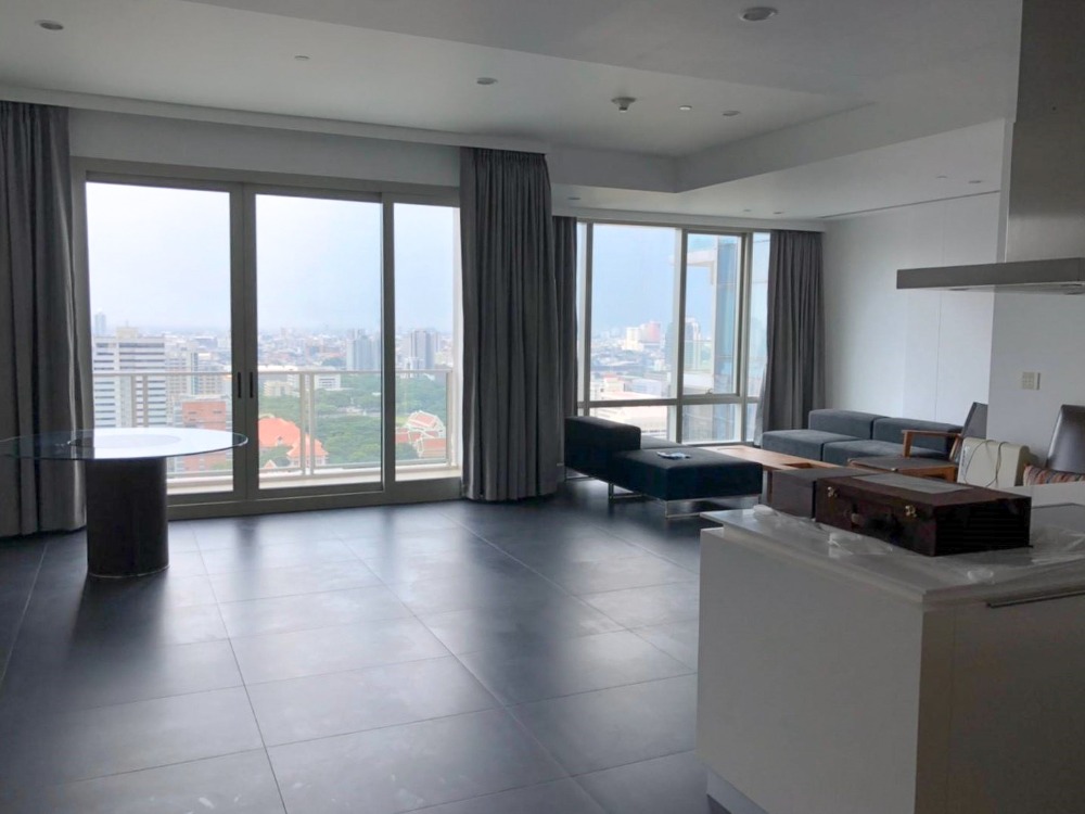 For RentCondoWitthayu, Chidlom, Langsuan, Ploenchit : ❖ High Floor ❖ 30+ floor, Lumphini Park view | 2 beds 127.00 sq.m. | near Lumphini Park 1 mins, Velaa Sindhorn Village 3 mins, MRT Si Lom station 3 mins