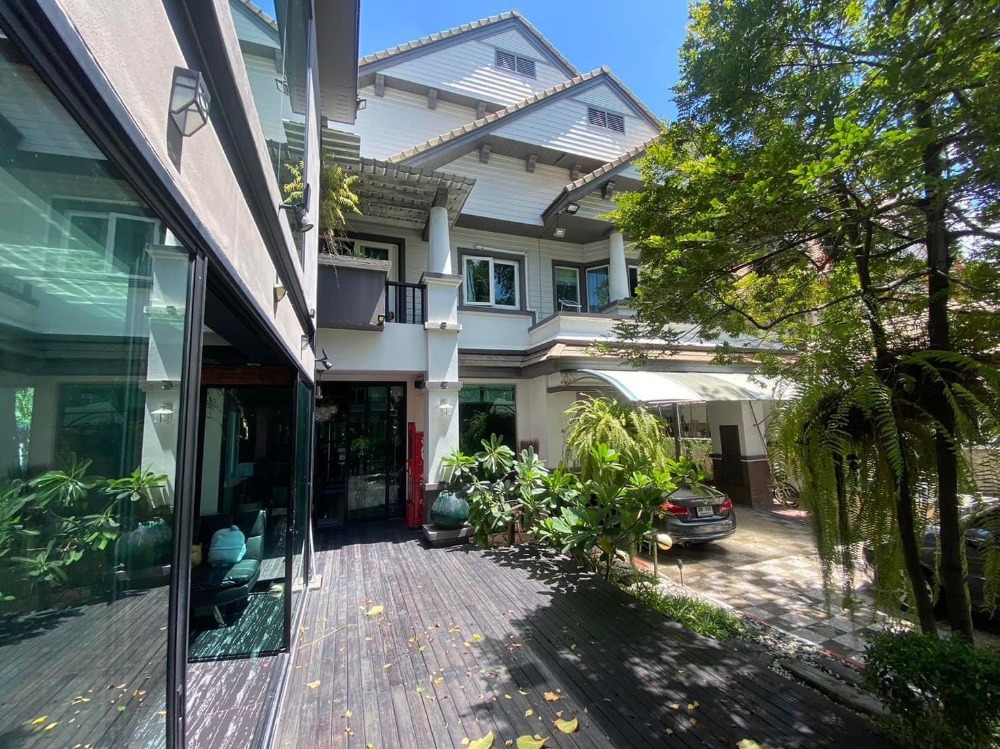 For SaleHousePattanakan, Srinakarin : ♦ Super Luxury ♦ 2-story single house | 136.90 sq.w. 500.00 sq.m. | near The Nine Center Rama 9 10 mins, BTS Bang Chak Station 13 mins