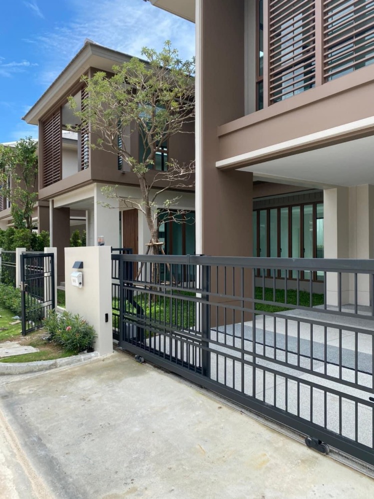 For SaleHousePattanakan, Srinakarin : ● Ready to move in ● A two-story Single house 77.30 sq.w. 4 Beds | Fully furnished | Near Brighton College Bangkok 5 mins, MRT Si Kritha 10 mins.