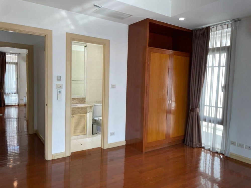 For RentHouseOnnut, Udomsuk : ● Luxury house ●  2-story detached house, 100.00 sq.w. | 4 bedrooms swimming pool | Near BTS Phra Khanong Station 2 mins, Sukhumvit Hospital 4 mins, Gateway Ekamai 4 mins