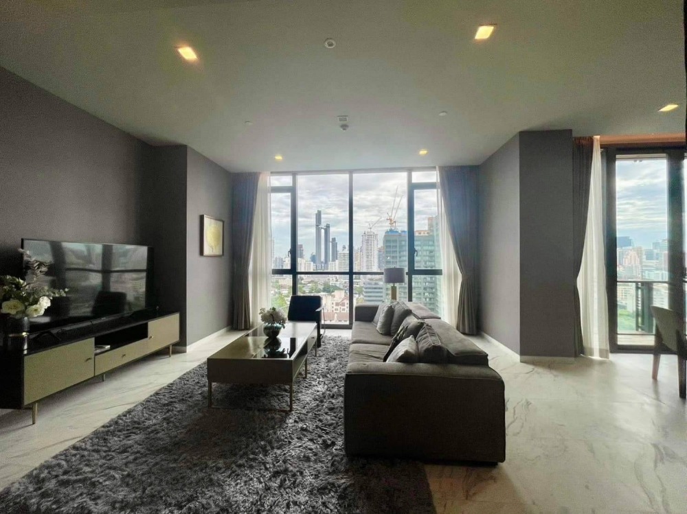 For RentCondoSukhumvit, Asoke, Thonglor : ● High Floor ● 15+ Floor 125.20 sq.m. 2 Beds | Condo Near J Avenue Thonglor 2 mins., BTS Thonglor 5 mins. and Donki Mall 7 mins.