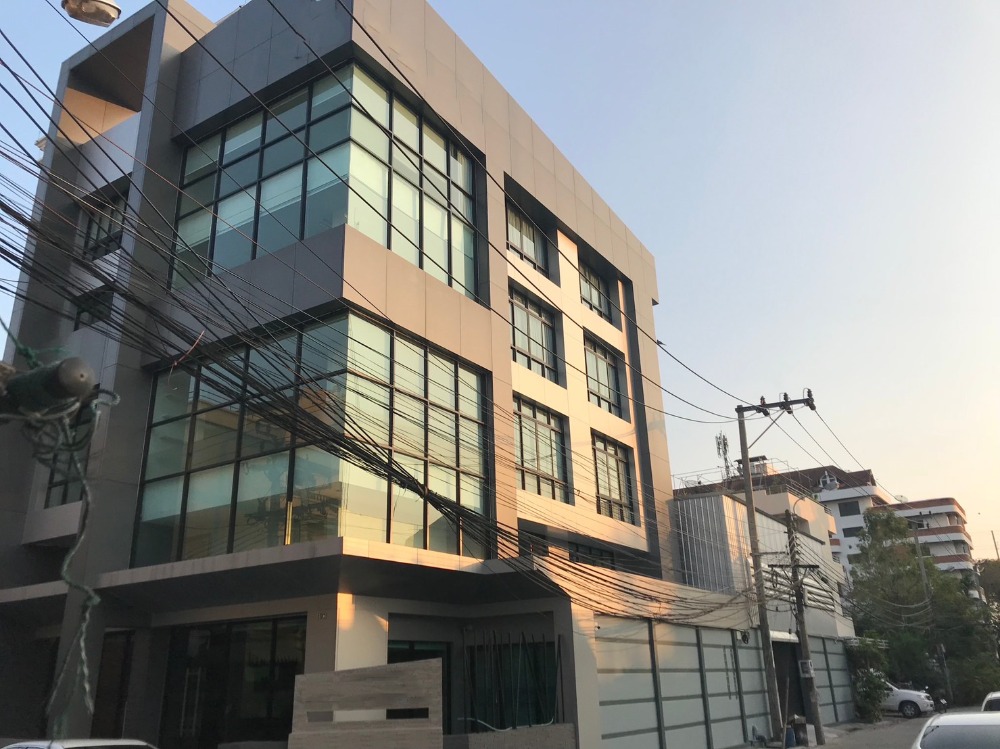 For SaleOfficeRamkhamhaeng, Hua Mak : Cheap 4-story office building for sale in Ramkhamhaeng area, decorated in proportions and ready to use immediately (PST-EVE643)