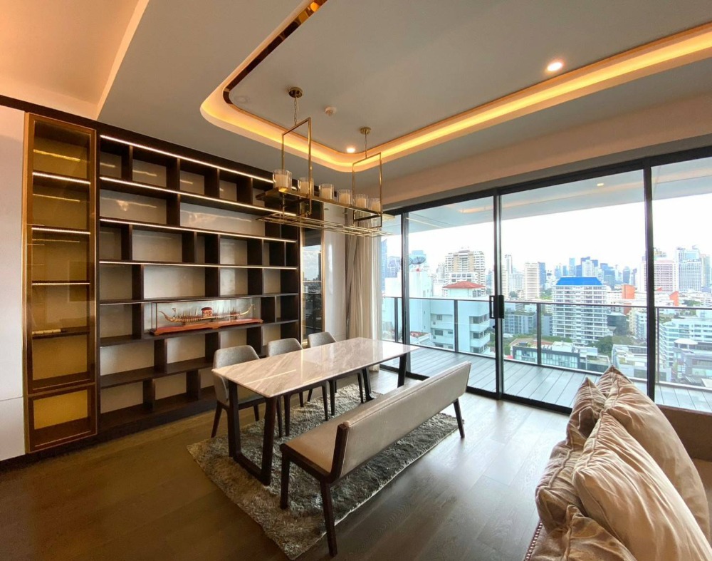 For RentCondoSukhumvit, Asoke, Thonglor : ♦ Ultimate class ♦ 10+ Floor 201.43 sq.m. | 3 bedrooms, city view | Near Eight Thonglor 1 min., Donki Mall 2 mins., BTS Thonglor 4 mins.