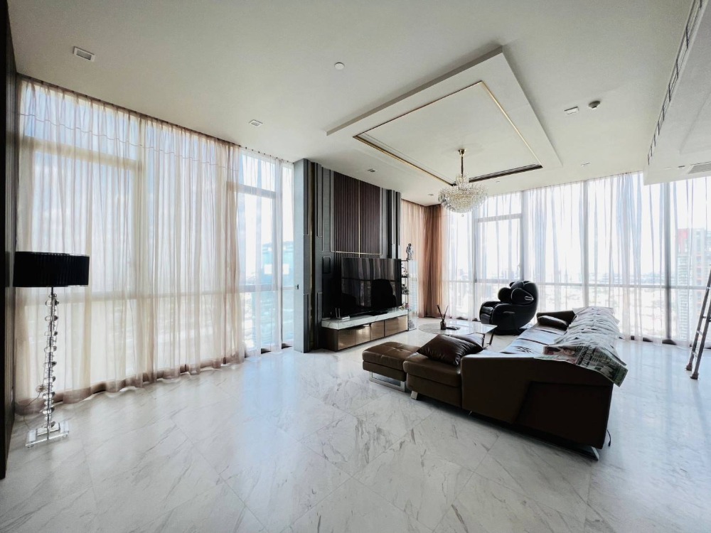 For RentCondoSukhumvit, Asoke, Thonglor : ♦ Luxury style ♦ 30+ Floor 252.61 sq.m. 3 Beds | Condo Near J Avenue Thonglor 2 mins., BTS Thonglor 5 mins. and Donki Mall 7 mins.