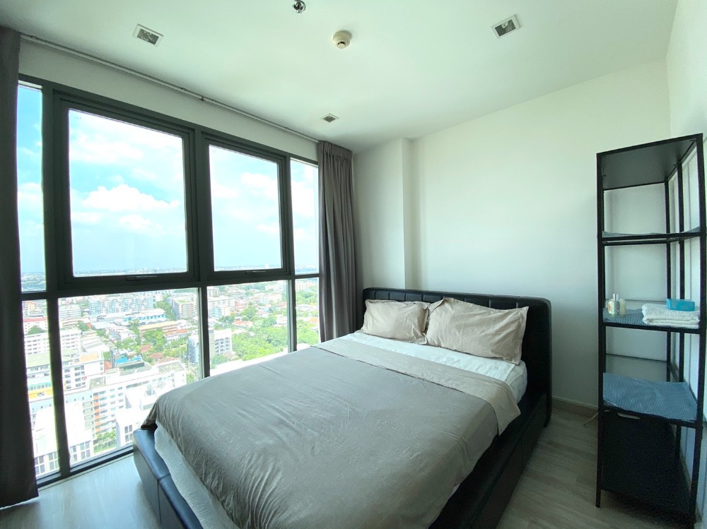 For SaleCondoOnnut, Udomsuk : Condo for sale Ideo Mobi Sukhumvit fully furnished.