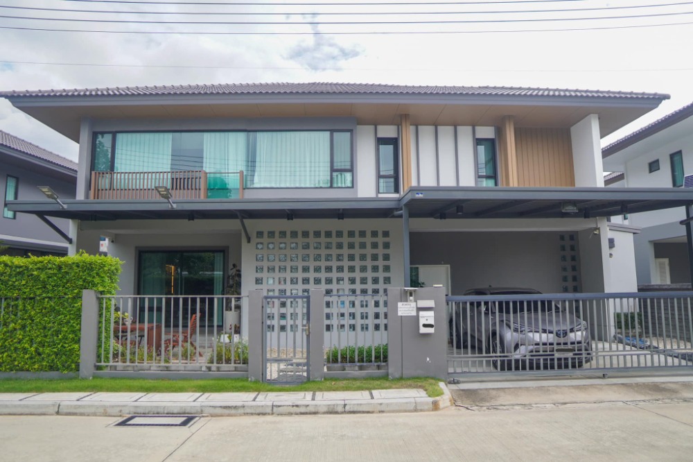 For SaleHousePathum Thani,Rangsit, Thammasat : House for sale, Baan Saransiri Rangsit, very beautifully decorated! Built-in throughout! With furniture!