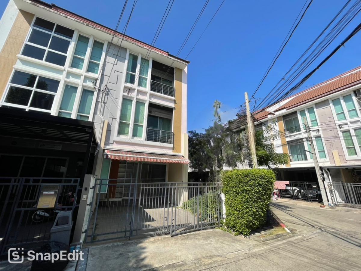 For SaleTownhouseRatchadapisek, Huaikwang, Suttisan : For sale, a house in the middle of the city, Ratchada 36, ​​Soi Suea Yai, 3-storey townhouse, corner house, private zone, with a 5-meter wide frontage area, size 29.6 sq m, 165 sq m, parking for 2 cars, 3 bedrooms, 3 bathrooms, 1 kitchen, ready to move in