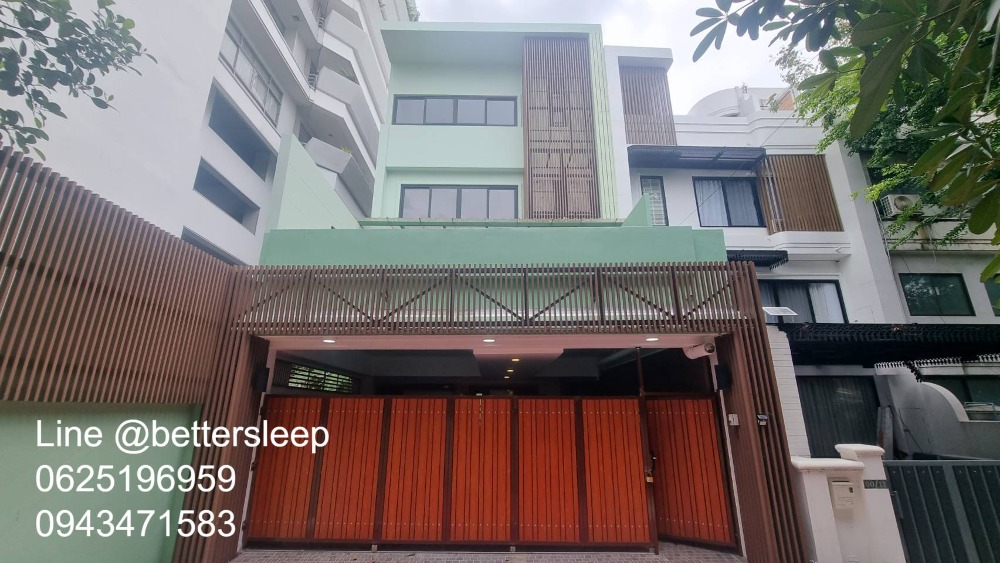 For SaleTownhomeSukhumvit, Asoke, Thonglor : Ekkamai for sale, luxury townhome, renovated, 4 floors, different levels, with rooftop, elevator, 39 sq wah