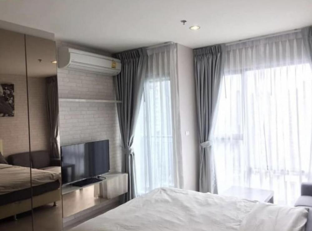 For RentCondoRama9, Petchburi, RCA : RHYTHM Asoke : 23 sq m, 20 floor. Full Furniture and electrical appliances. East Wing, Good View Rama 9 Intersection. Close MRT Rama 9, Fortune Town, Airport Link Makkasan, Walking distance to Jodd's Fair Night Market.