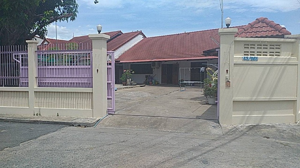 For SaleOfficeNonthaburi, Bang Yai, Bangbuathong : House for sale with office, Pak Kret, 303 square meters, near Pak Kret intersection, BTS passing by.