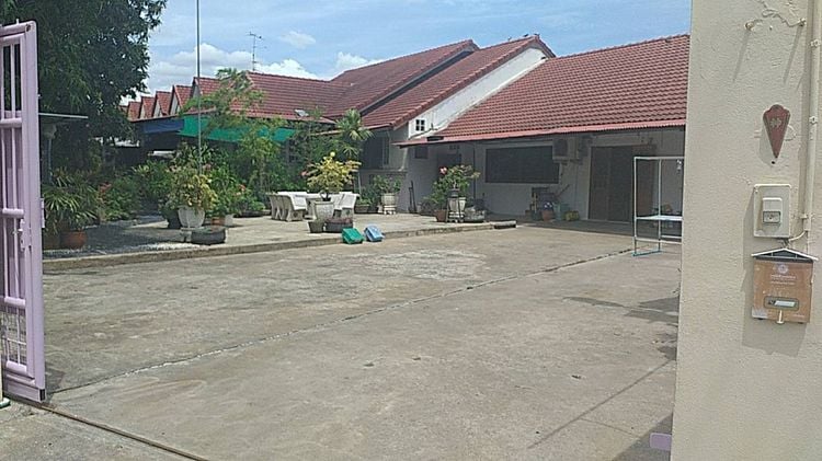 For SaleOfficeNonthaburi, Bang Yai, Bangbuathong : House for sale with office, Pak Kret, 303 square meters, near Pak Kret intersection, BTS passing by.