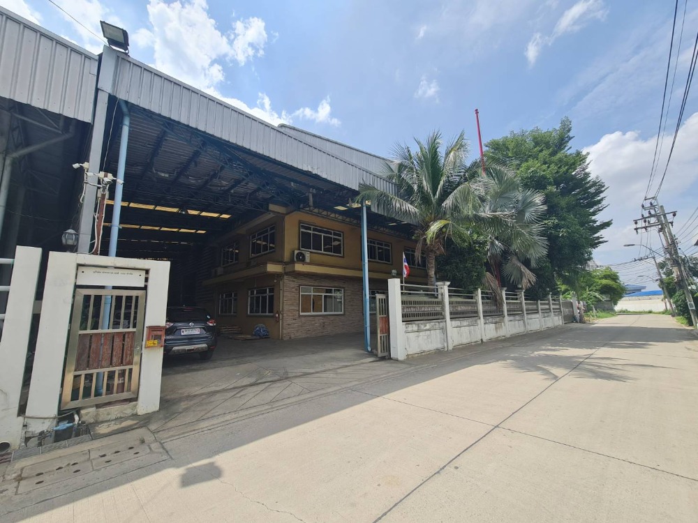 For SaleOfficeNawamin, Ramindra : Urgent sale, 3-story office building with warehouse, area 1 rai 50 sq m. #Soi Chatuchot 4 #Tha Raeng #Bang Khen #Bangkok, convenient travel, near the expressway. and motorway