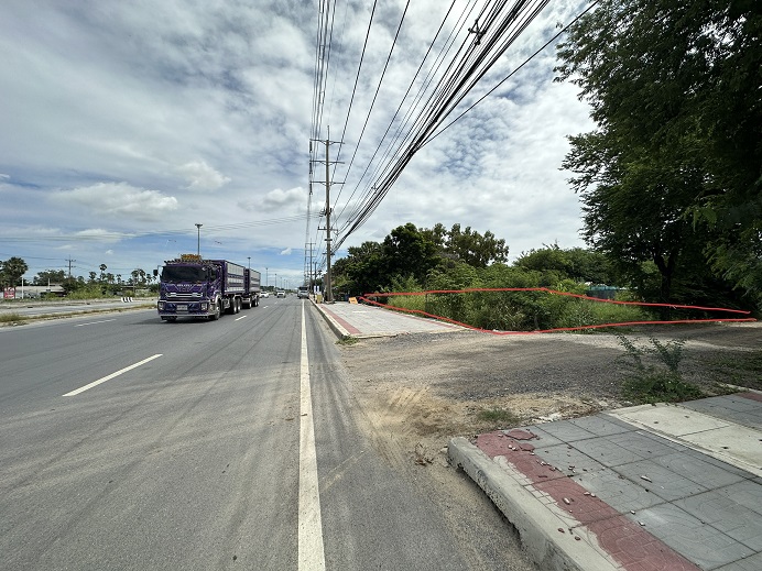 For RentLandPathum Thani,Rangsit, Thammasat : Land for rent already filled Near Pathum Thani University, next to main road 347