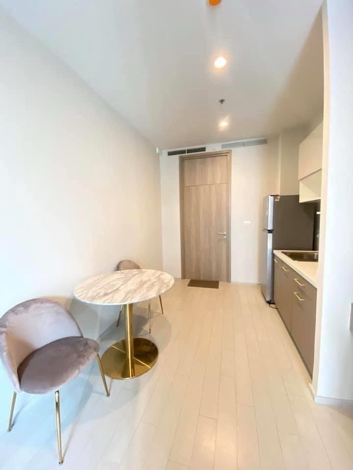 For RentCondoWitthayu, Chidlom, Langsuan, Ploenchit : Fully furnished 1 bedroom 1 bathroom condo for rent with a floorsize of 45 sq.m., located on the 17th floor, at Noble Ploenchit building, in the popular Ploenchit district with city view,