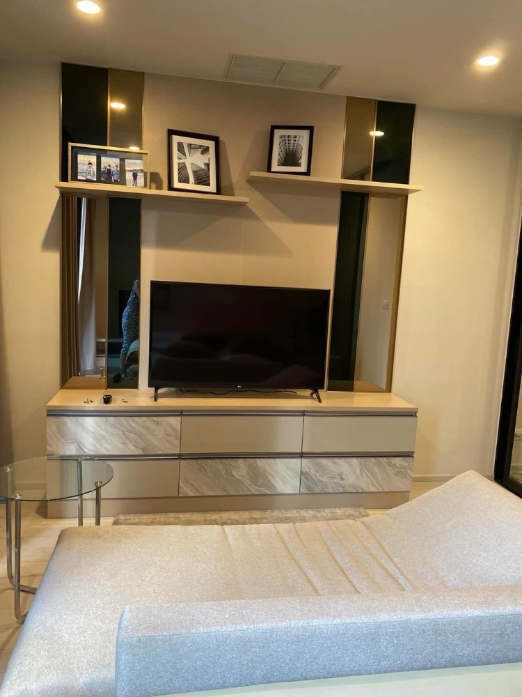 For RentCondoWitthayu, Chidlom, Langsuan, Ploenchit : Fully furnished 1 bedroom 1 bathroom condo for rent with a floorsize of 45 sq.m., located on the 17th floor, at Noble Ploenchit building, in the popular Ploenchit district with city view,