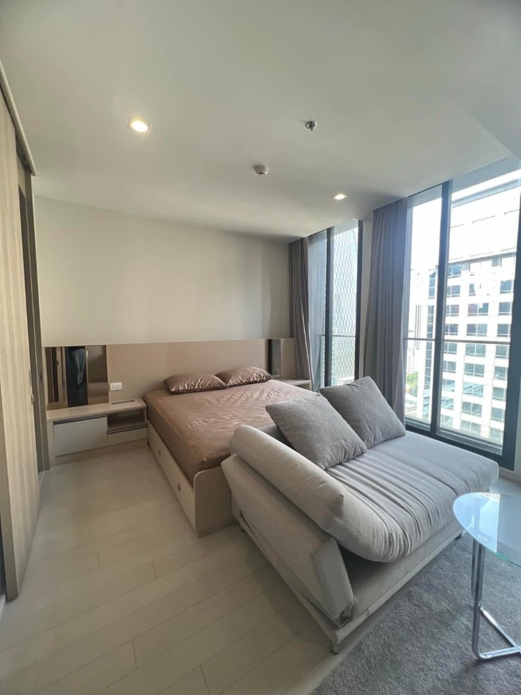 For RentCondoWitthayu, Chidlom, Langsuan, Ploenchit : Fully furnished 1 bedroom 1 bathroom condo for rent with a floorsize of 45 sq.m., located on the 17th floor, at Noble Ploenchit building, in the popular Ploenchit district with city view,