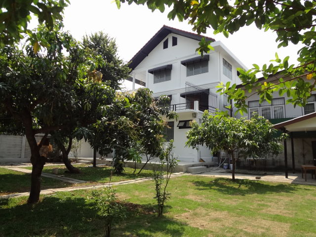 ให้เช่าบ้านบางนา แบริ่ง ลาซาล : ให้เช่า้บ้านเดี่ยว 3 ชั้น 171 ตรว ย่านอุดมสุข สุขุมวิท ใกล้ BTS 7 นอน ร่มรื่น บิ้ลท์อินทั้งหลัง ร่มรื่น น่าอยู่