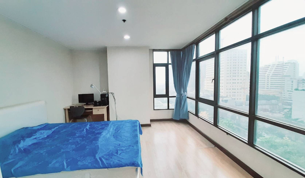 For RentCondoRatchathewi,Phayathai : Condo for rent, Phayathai Place, 1 bedroom, 1 bathroom, size 53 sq m., 10th floor, nice room, beautiful view, feels like home. This building is mostly occupied by doctors, nurses, Chula students, and people working. It's