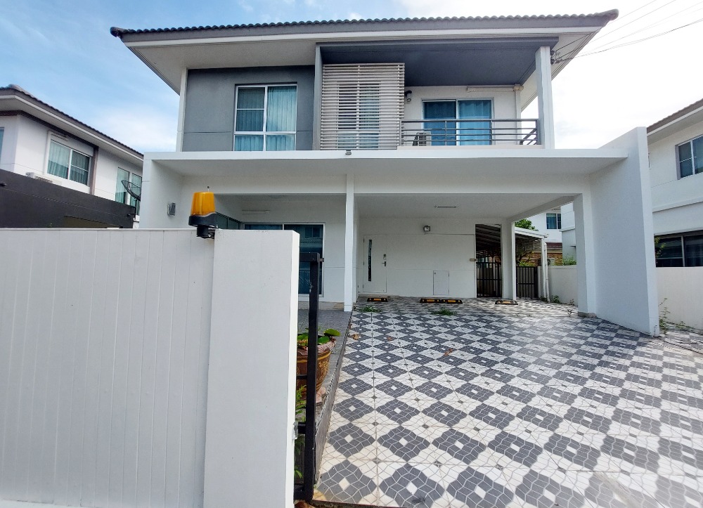 For RentHouseSamut Prakan,Samrong : For rent: 2-storey detached house 68 sq m., Bangna-Trad Rd., Km. 14, inbound side, Bangkok. Near Suvarnabhumi Airport For rent 40,000/month