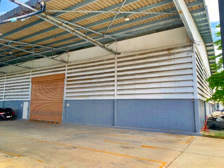 For RentWarehouseSamut Prakan,Samrong : Warehouse for Lease Easy access to main road and BTS Praeksa.