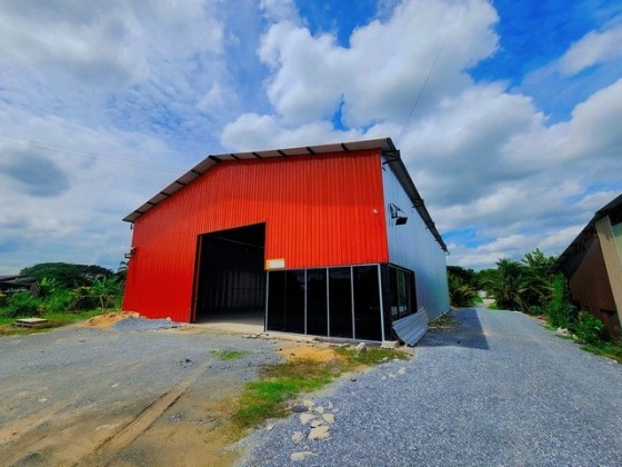 For RentWarehousePhutthamonthon, Salaya : For Rent: Warehouse with office for rent, on Boromratchonnanee Road, Phutthamonthon Sai 5 / Area 540 square meters, near Central Salaya / Trailer trucks can enter and exit / Suitable for various businesses