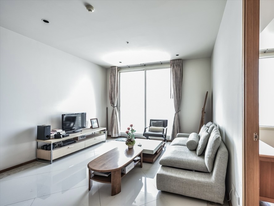 ขายคอนโดสาทร นราธิวาส : ขายด่วน 13.5 MB Sell with tenant The Empire Place  2Bed2Bath  Size 99 Sqm High Floor, Fully Furnished 0968516616