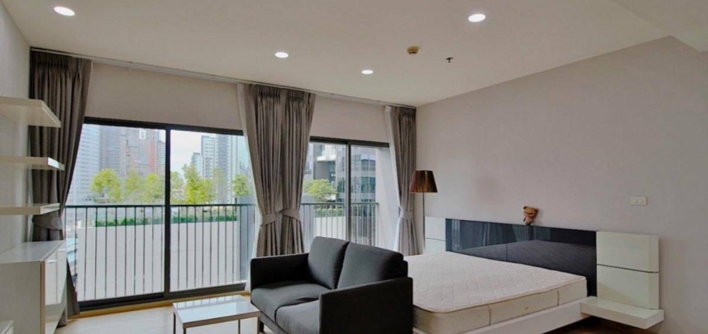 For RentCondoSukhumvit, Asoke, Thonglor : Noble Remix Thonglor, ★size 43 sqm., 11floor, ★skywalk to BTS Thonglor ★WALK IN CLOSET★Beautiful built-in, fully furnished ★very new room ★