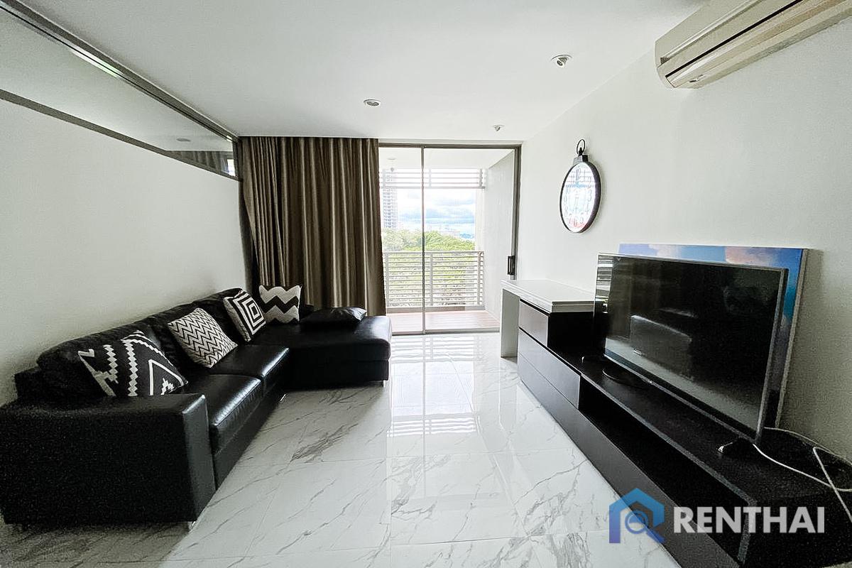 For SaleCondoPattaya, Bangsaen, Chonburi : Modern Big 1 Bed Beachfront Condo just a few seconds Walk to the Beach for Sale!