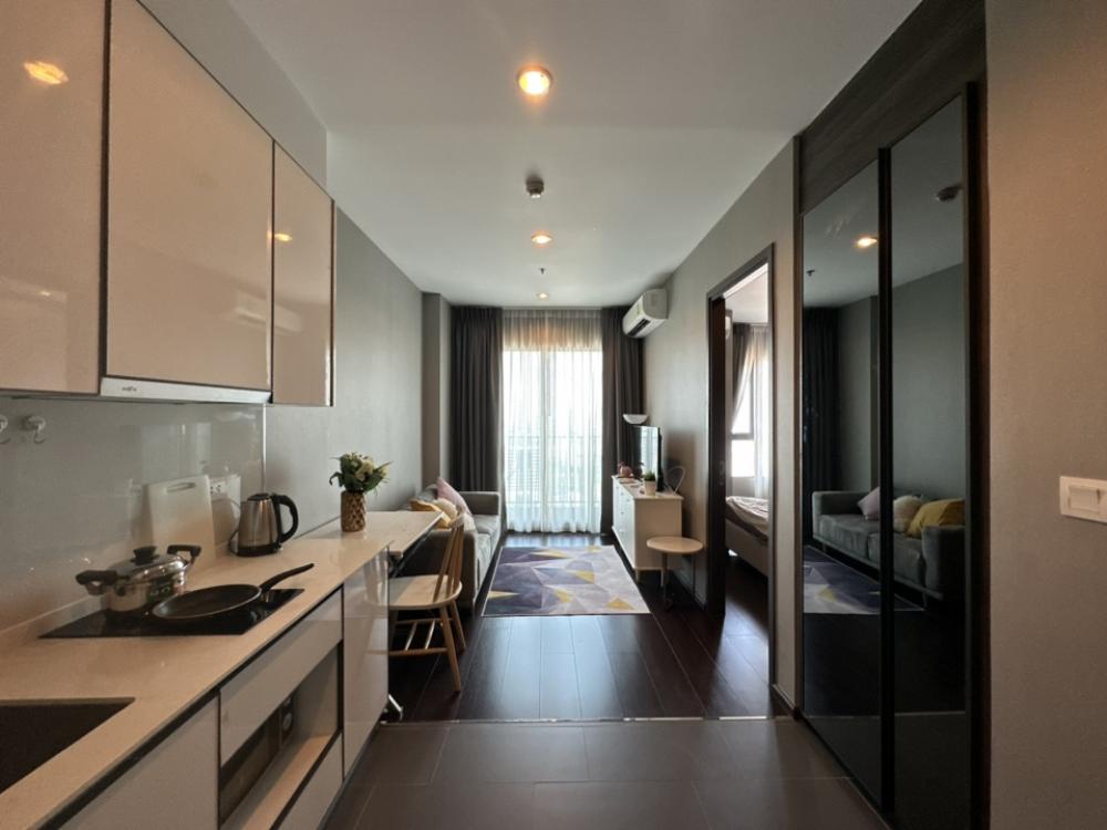 For RentCondoSukhumvit, Asoke, Thonglor : 🏢 C Ekkamai📍30th floor 🌤️ Beautiful view 🛏️ 1 bedroom 🛋️ Fully Furnished 📺 Complete electrical appliances (special price)