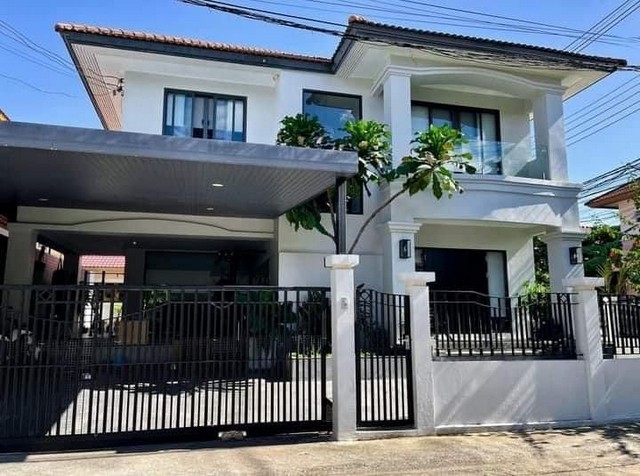 For SaleHouseSilom, Saladaeng, Bangrak : 2-story detached house for sale, 59 square wah, Krong Thong Village, Soi On Nut 40, detached house, Sukhumvit location.