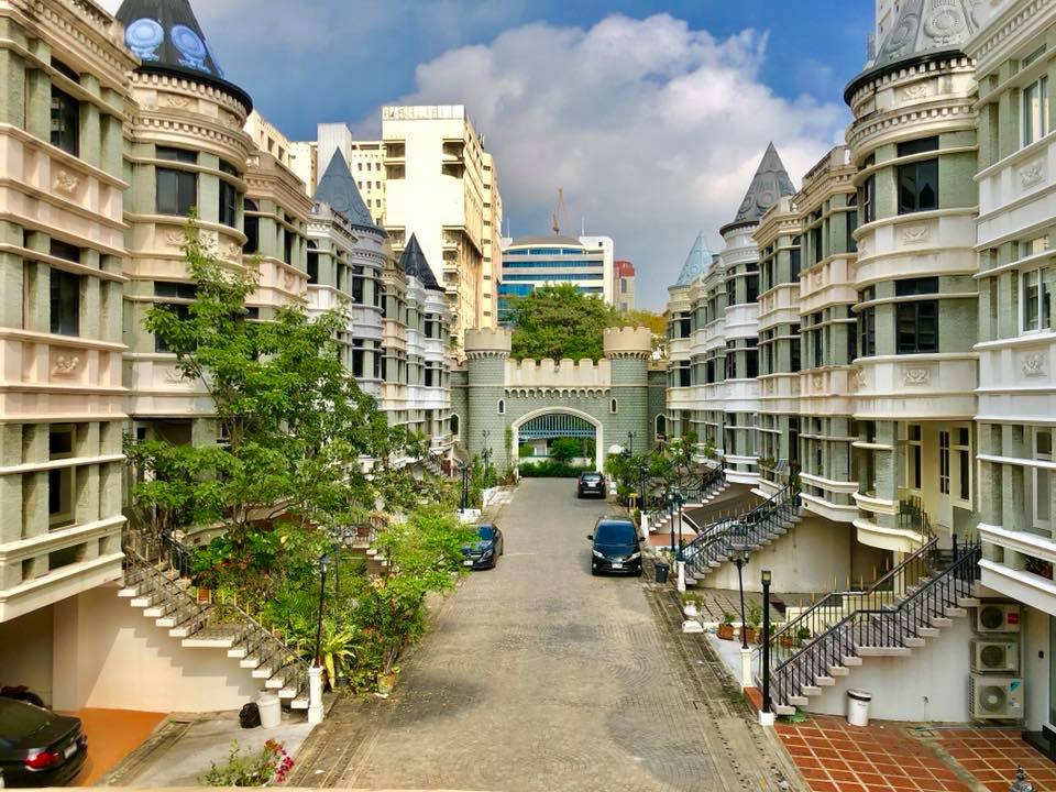 For SaleTownhouseSukhumvit, Asoke, Thonglor : Townhouse Moo Bann Chicha Castle Sukhumvit 31 for Sale 33 sqw 4beds 5baths 400 sqm 25MB