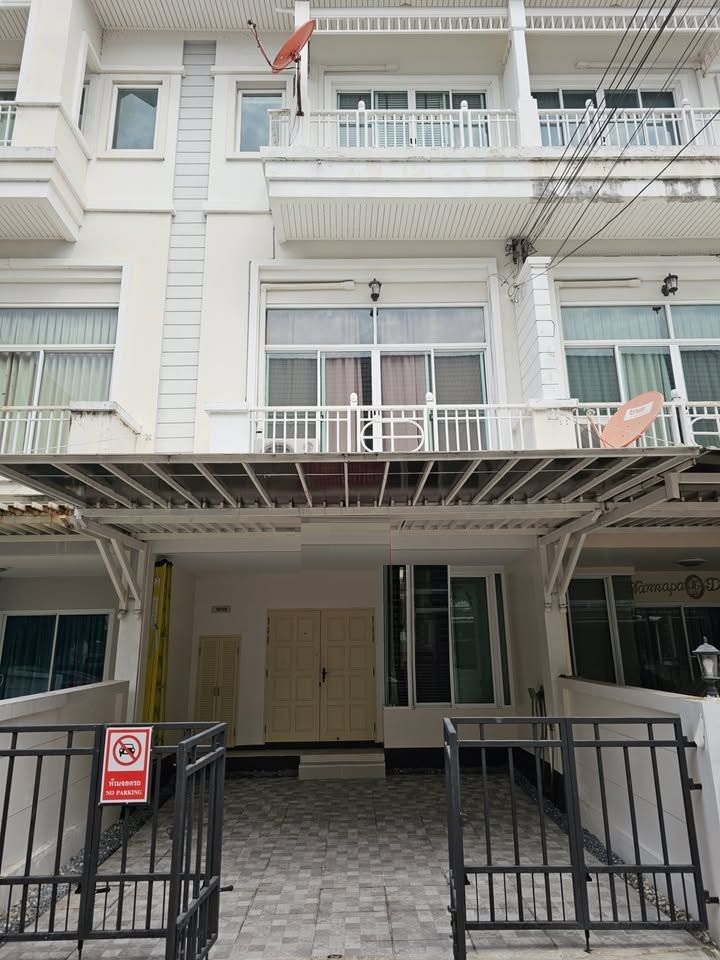 For RentTownhousePattanakan, Srinakarin : B915 Townhouse for rent, 3 floors, The Metro Rama 9 project, near Motorway, Prawet