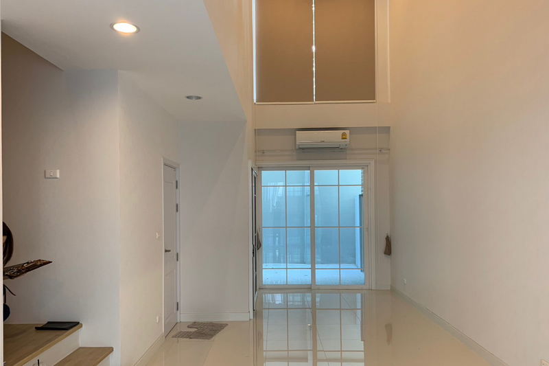 For RentTownhomeBangna, Bearing, Lasalle : Bangkok Town House The Master Sukhumvit BTS Udom Suk BRE20470