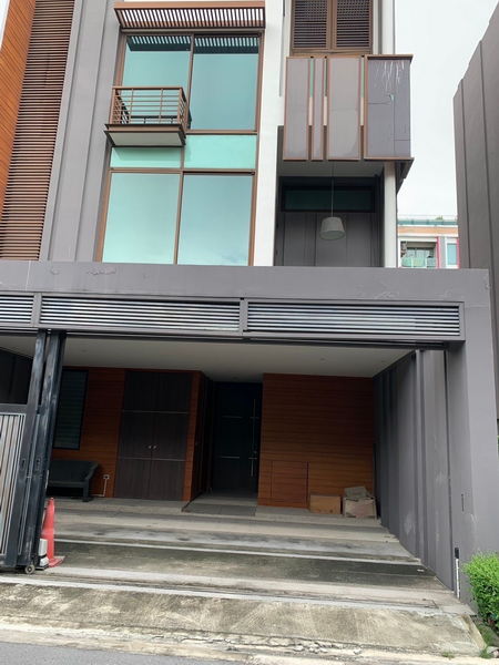 ขายทาวน์เฮ้าส์/ทาวน์โฮมคลองเตย กล้วยน้ำไท : For Sale Bangkok Town House Sukhumvit BTS Ekkamai Watthana BRE20050