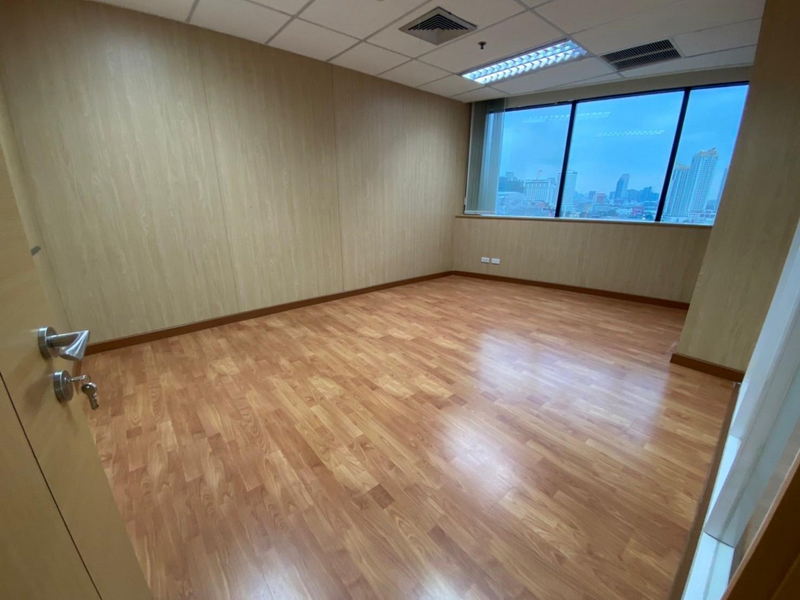 For RentOfficeRatchadapisek, Huaikwang, Suttisan : For Rent Bangkok Office Petchaburi BTS Phrom Phong MRT Petchaburi Huai Khwang BRE19822