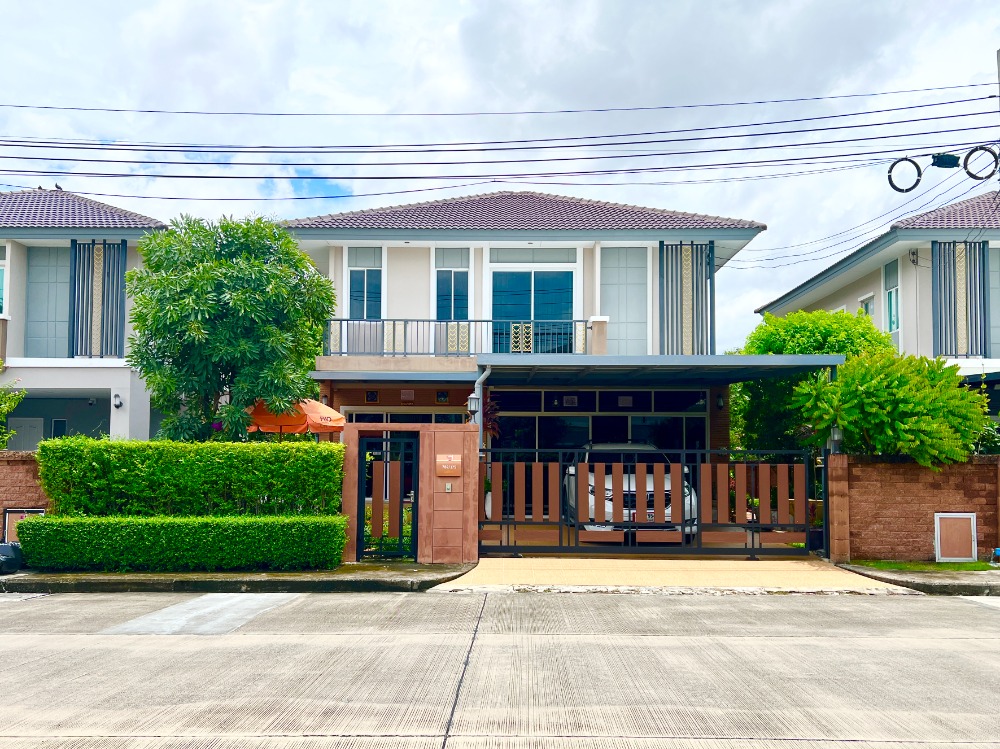 For SaleHousePattanakan, Srinakarin : The largest house, luxuriously decorated, next to the main road, very discouraged from selling.