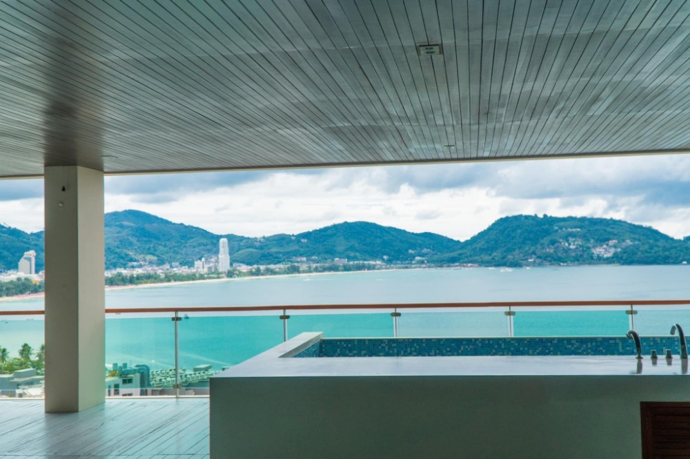 For RentCondoPhuket : Penthouse with private Pool and 180 Degree Seaview for rent.