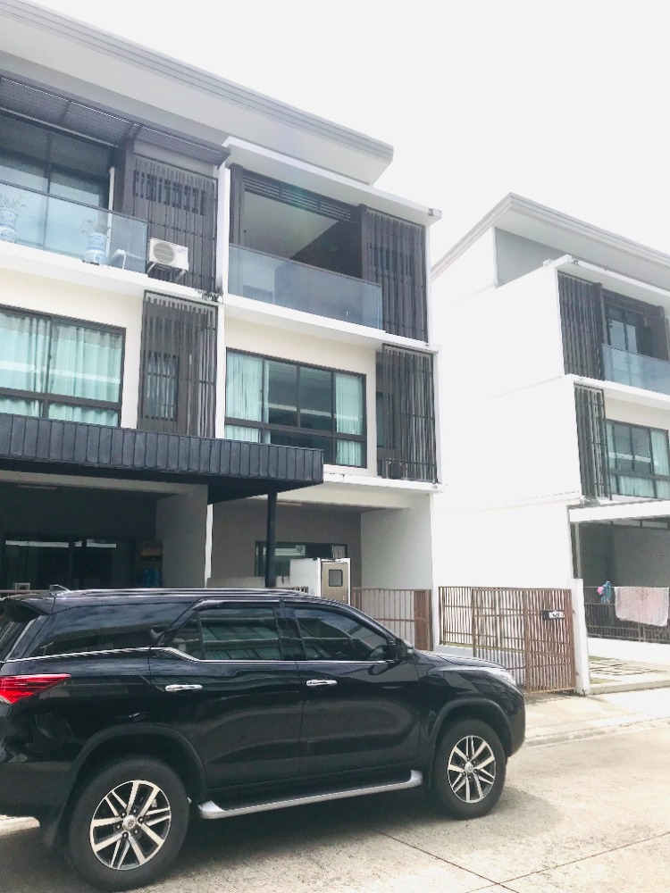 For SaleTownhouseKaset Nawamin,Ladplakao : Landmark Ekamai-Ramindra for sale: Landmark Ekamai-Ramindra 7,600,000 baht, near Ekamai-Ramindra Expressway, Chokchai School.