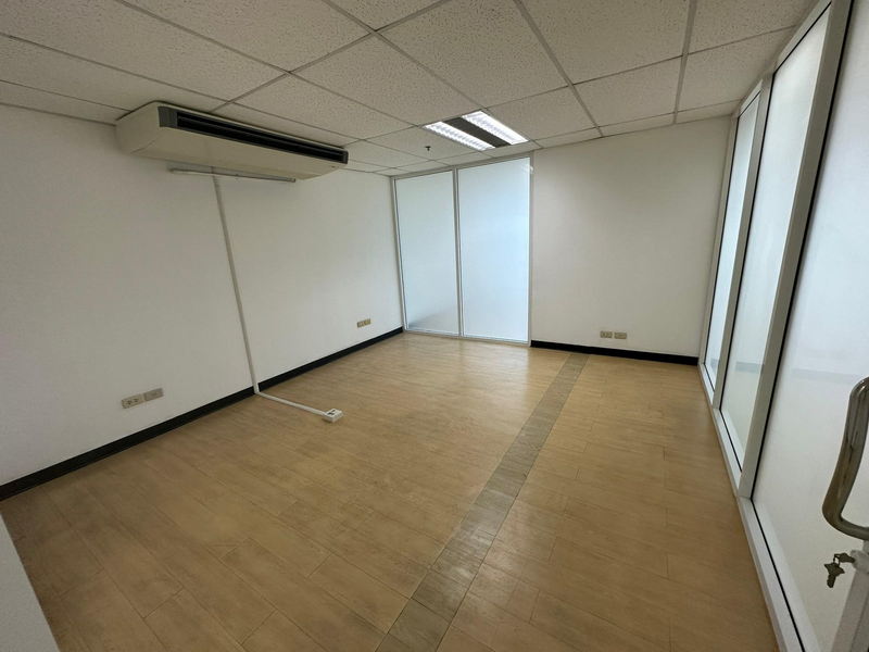 ให้เช่าสำนักงานสุขุมวิท อโศก ทองหล่อ : For Rent Bangkok Office Sukhumvit BTS Ekkamai Watthana BRE19372