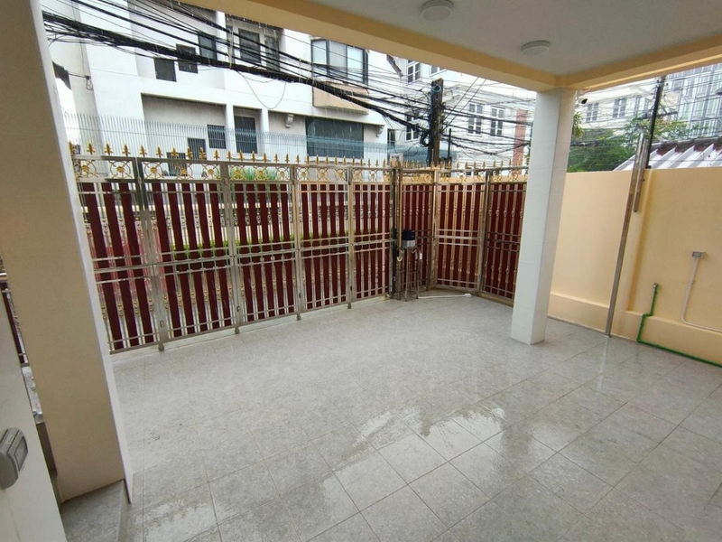 ให้เช่าบ้านคลองเตย กล้วยน้ำไท : For Rent Bangkok Single House Yenakart MRT Khlong Toei Yan Nawa BRE19331