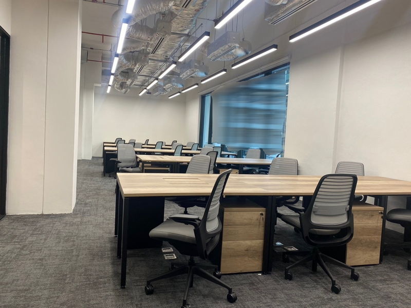 For RentOfficeWitthayu, Chidlom, Langsuan, Ploenchit : For Rent Bangkok Office Phloen Chit BTS Chit Lom Pathum Wan BRE18879