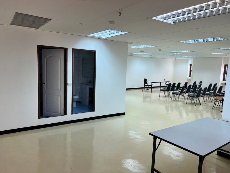 For RentOfficeSiam Paragon ,Chulalongkorn,Samyan : For Rent Bangkok Office Langsuan BTS Chit Lom Pathum Wan BRE18915