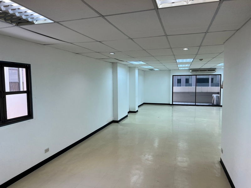 ให้เช่าสำนักงานสยาม จุฬา สามย่าน : For Rent Bangkok Office Langsuan BTS Chit Lom Pathum Wan BRE18918