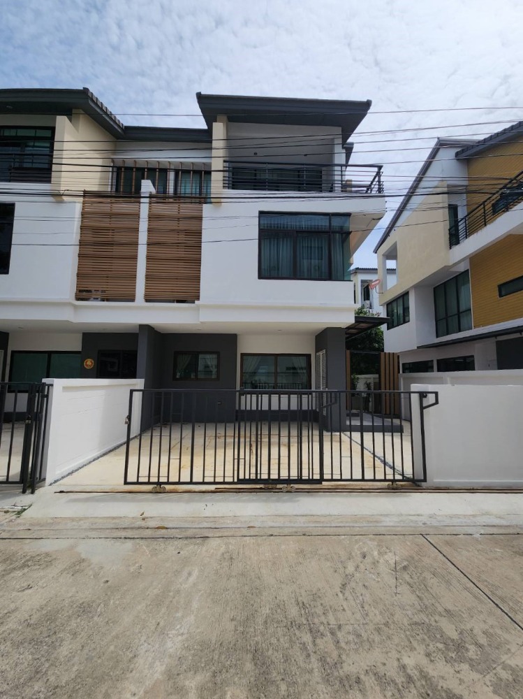 For RentTownhouseRama5, Ratchapruek, Bangkruai : Semi-detached house for rent, Viridian Ratchaphruek, Ratchaphruek - Rattanathibet zone, near MRT Bang Rak Yai, only 4 minutes.