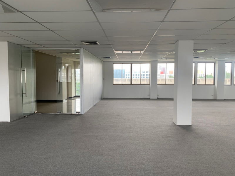 For RentOfficeRatchadapisek, Huaikwang, Suttisan : For Rent Bangkok Office Phetchaburi MRT Phetchaburi Huai Khwang BRE18174