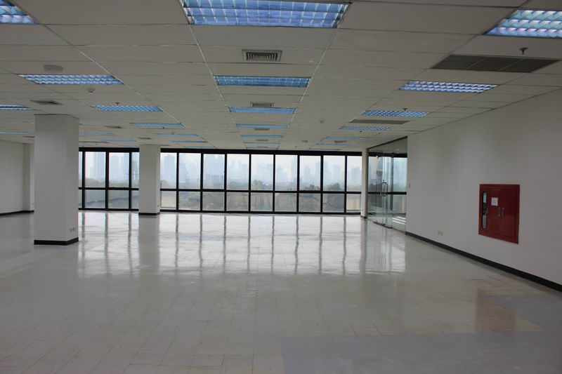 For RentOfficeKhlongtoei, Kluaynamthai : For Rent Bangkok Office Sukhumvit BTS Asok MRT Sukhumvit Khlong Toei BRE17579