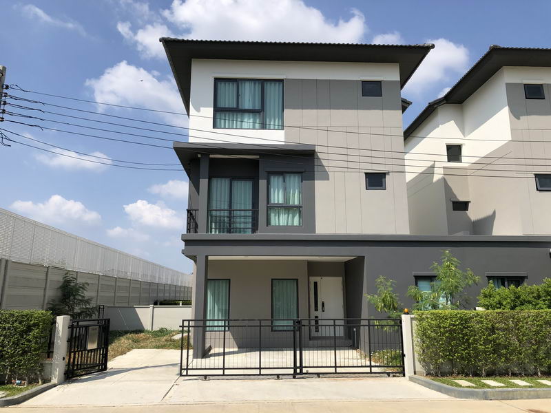 For RentTownhouseLadkrabang, Suwannaphum Airport : For Rent Bangkok House Baan Klang Muang The Edition Rama 9 - Pattanakarn Prawet BRE14615