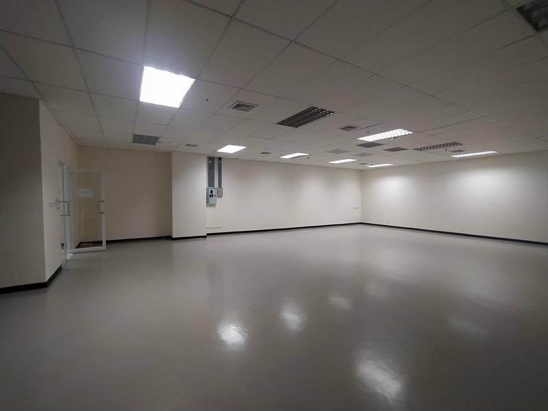 ให้เช่าสำนักงานบางนา แบริ่ง ลาซาล : For Rent Bangkok Office Bang Na-Trat Bang Na BRE16301