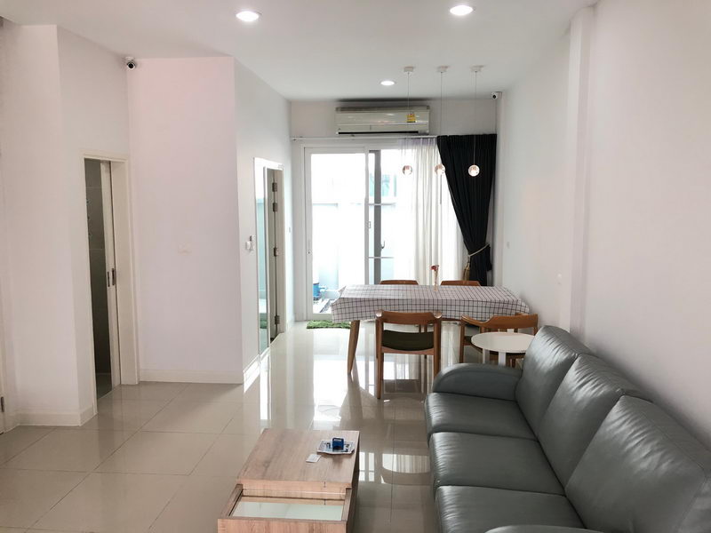 ให้เช่าทาวน์โฮมโชคชัย4 ลาดพร้าว71 : For Rent Bangkok Town House Ladprao Wang Thonglang BRE14034